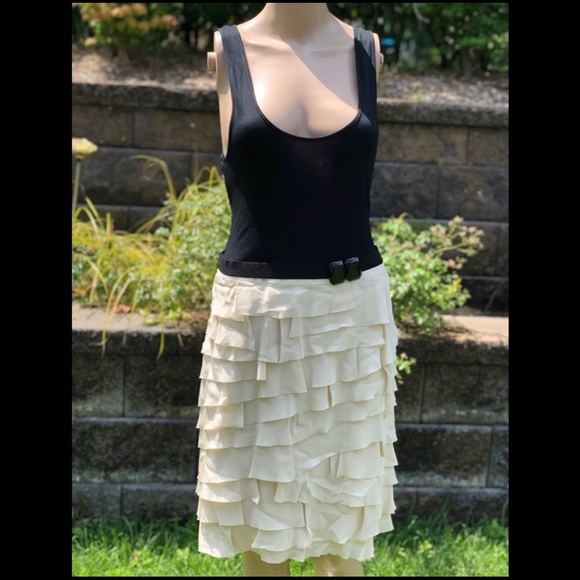 BCBGMaxAzria Dresses & Skirts - BCBGMAXAZRIA RUFFLED SILK BOTTOM DRESS 12